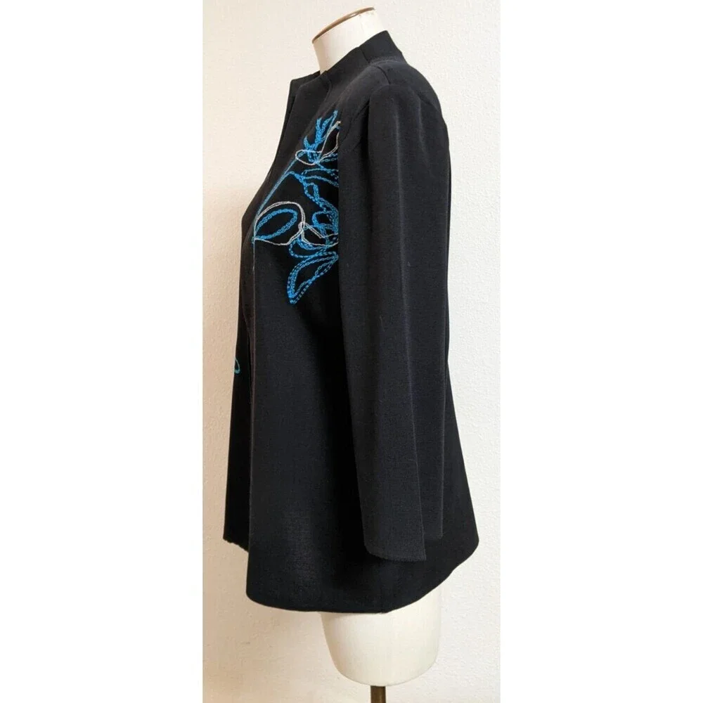 Women's MISOOK Black Knit Embroidered Blue/White Floral Design Jacket Medium